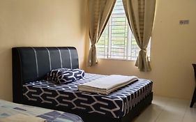 Happy Raub Guest House